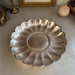 REED & BARTON #109 "HOLIDAY" SILVERPLATE ROUND SCALLOPED PLATTER 13” diameter
